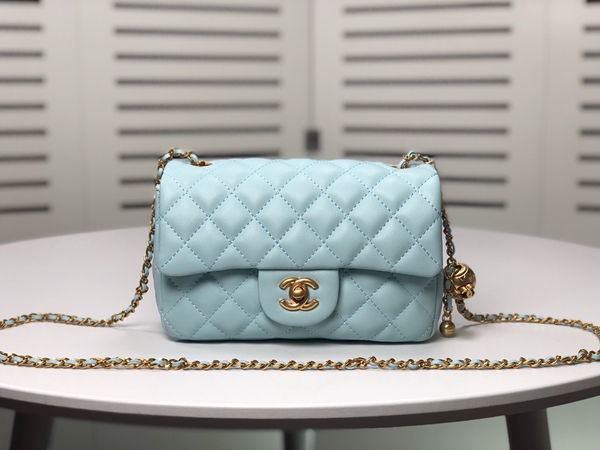 シャネルバッグ正面デザイン